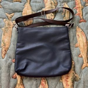 Studio Thirty-one crossbody purse that attaches to the interchangeable flap